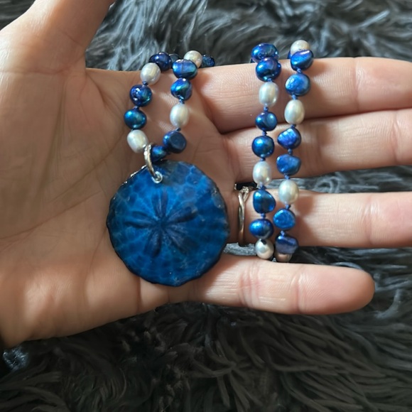 Blue sand dollar necklace - Picture 9 of 11